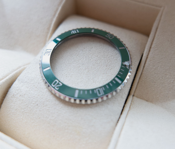 Ceramic and Stainless Steel Bezel Rolex Submariner 116610 LV Hulk Starbucks 40mm - Image 6