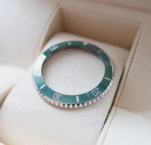 Ceramic and Stainless Steel Bezel Rolex Submariner 116610 LV Hulk Starbucks 40mm - Image 7