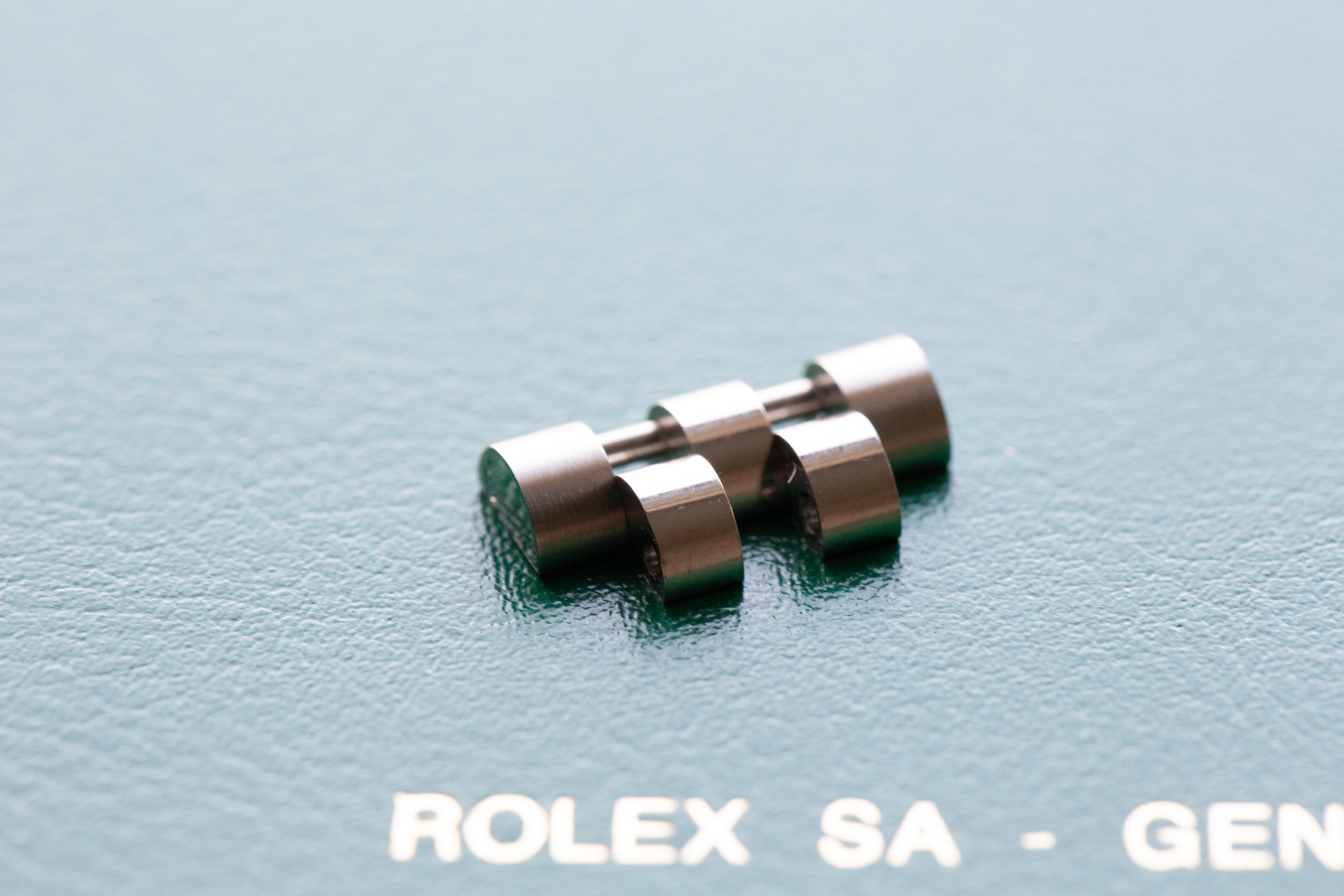 GENUINE ROLEX GMT MASTER II 2 LINK (BIG SCREW) 15.5mm Ceramic 126710 Pepsi & Bat - Image 4